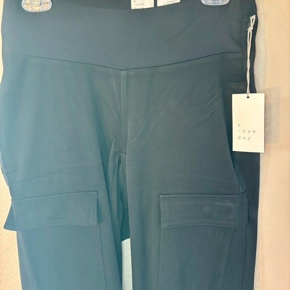 Sale! NWT A New Day Pants Adaptive Pants Black Stretch Panel ZipUp Cuffs Pockets - Picture 3 of 13